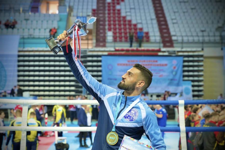 من جديد : أمير أسعد يحقق لقب بطل أوروبا في الكيك بوكس